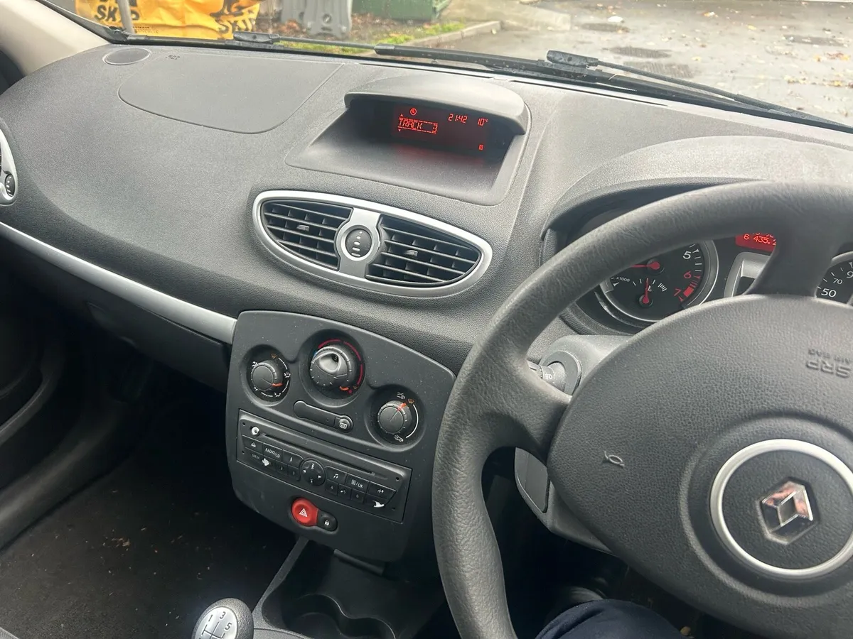 renault clio - Image 4