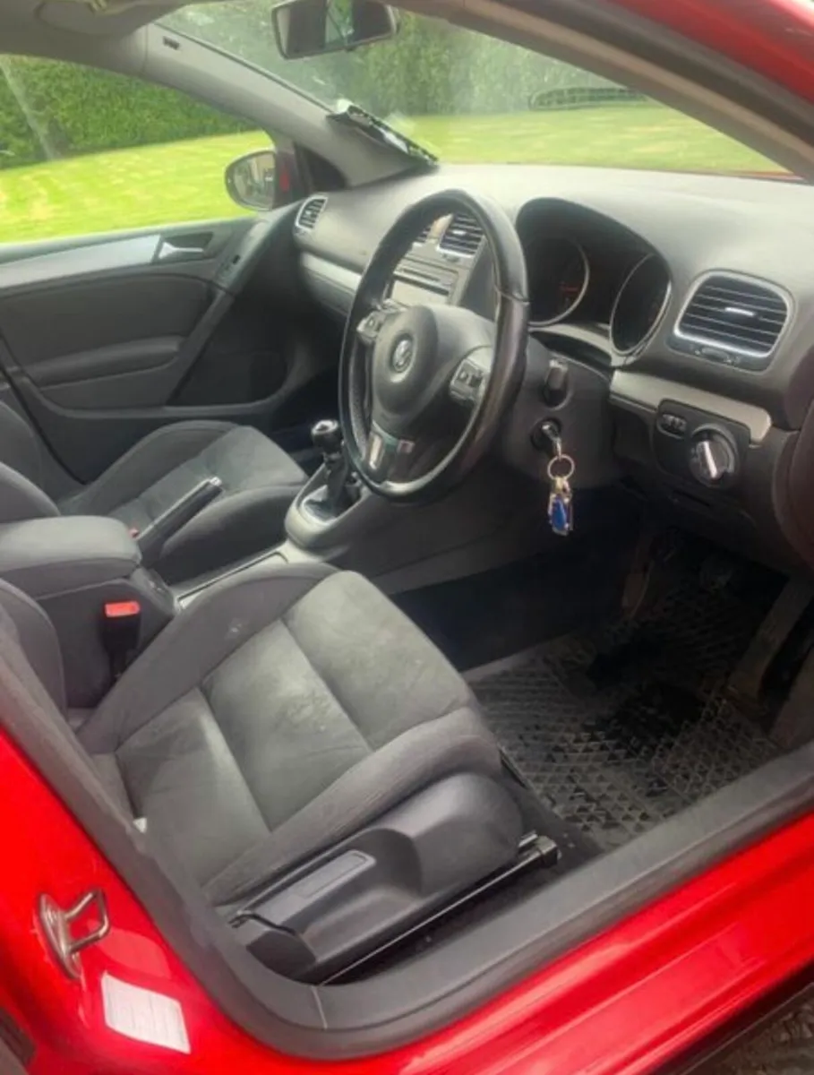 Red 2L Golf - Image 4