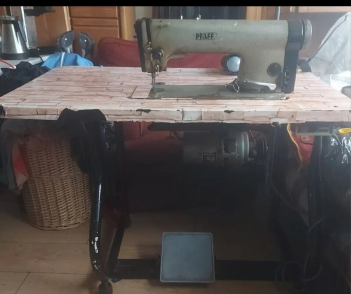 Pfaff STK-M3 industrial pfaff sawing machine - Image 1