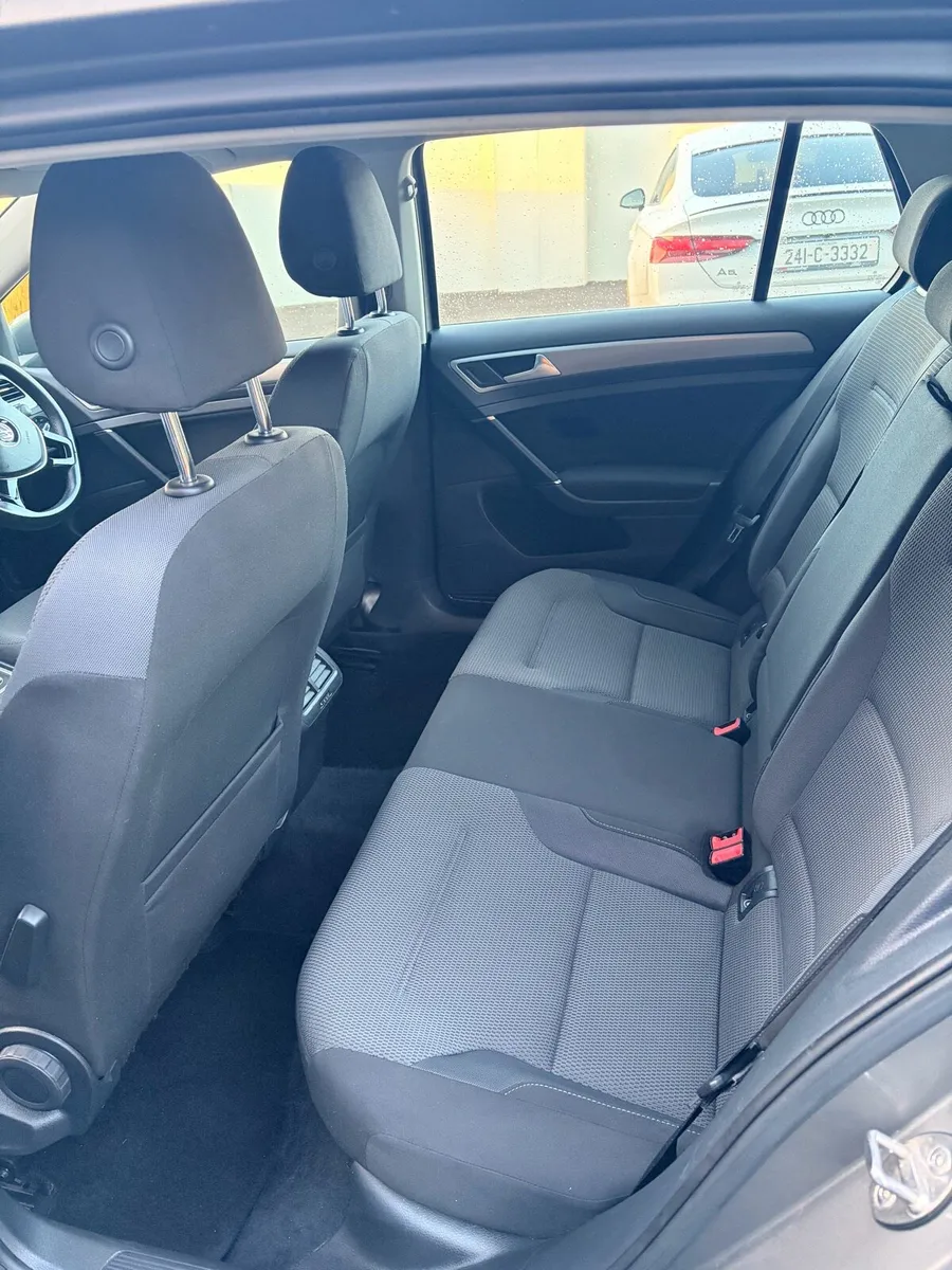 Volkswagen Golf TDI Blue Motion hatchback - Image 4