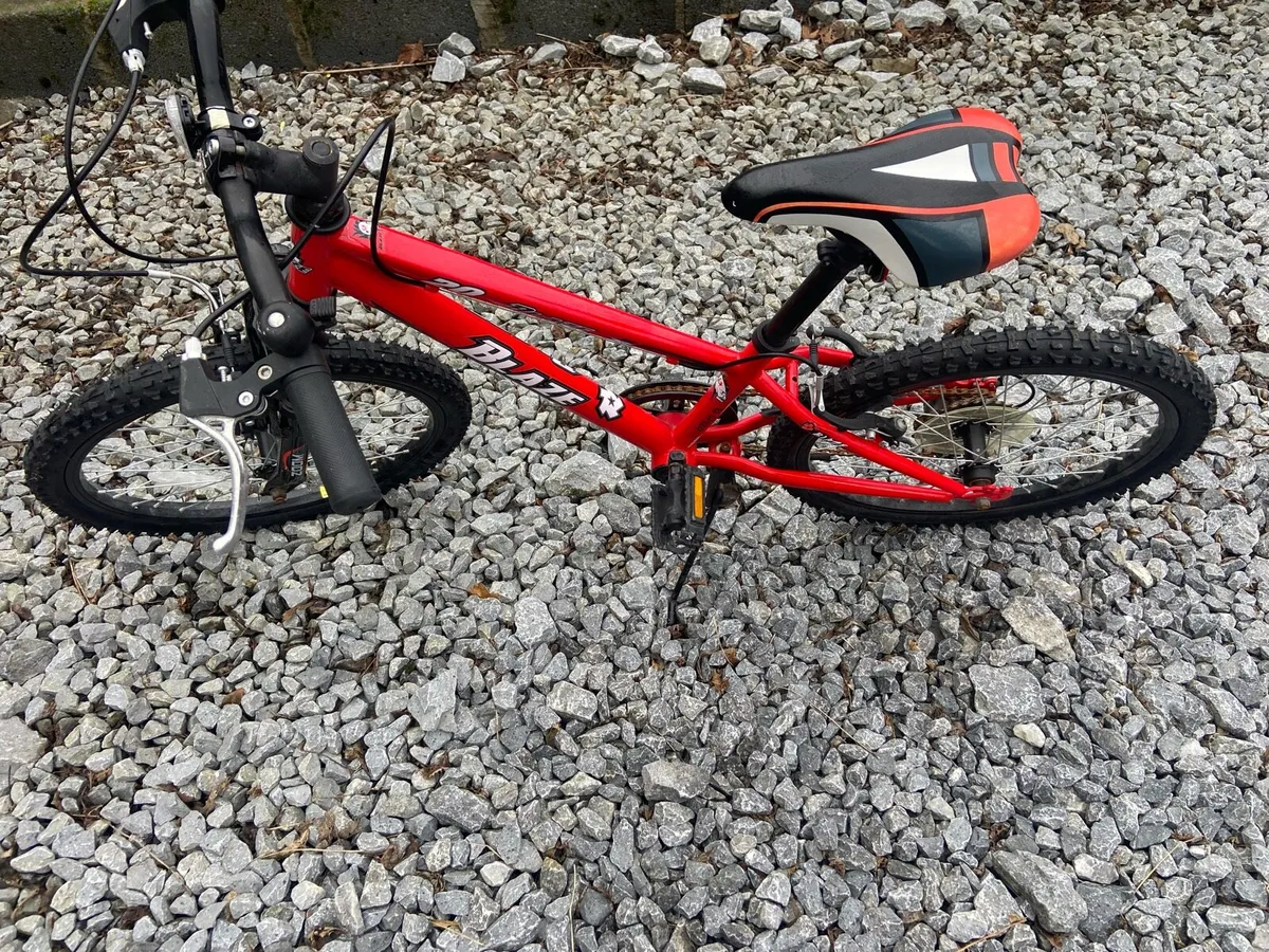 Blaze 20” bike with helmet - Image 4