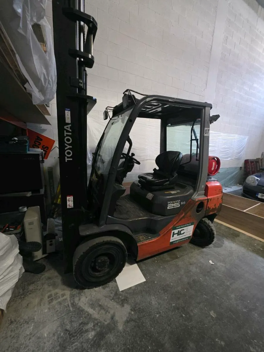 Forklift Toyota tonero SAS - Image 1