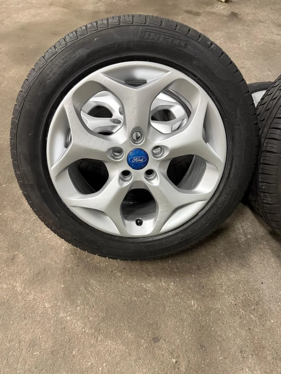 Ford Focus Alloy Wheels & Tyres 205/55 R16!! - Image 1
