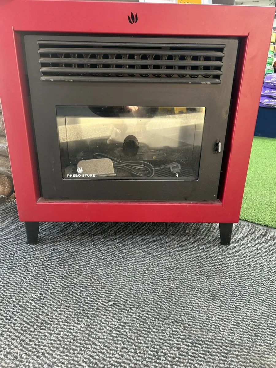 Q BOX 8KW PELLET STOVE SILENT LOADER, REMOTE PHEBO