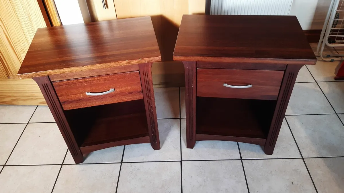 Pair of bedside lockers - Image 2