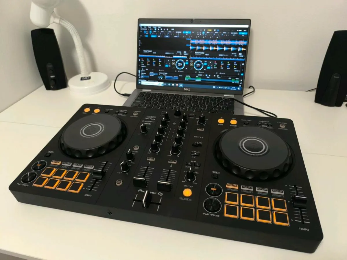 Dj Starting Kit Pioneer DDJ-FLX4 with Laptop - Image 1