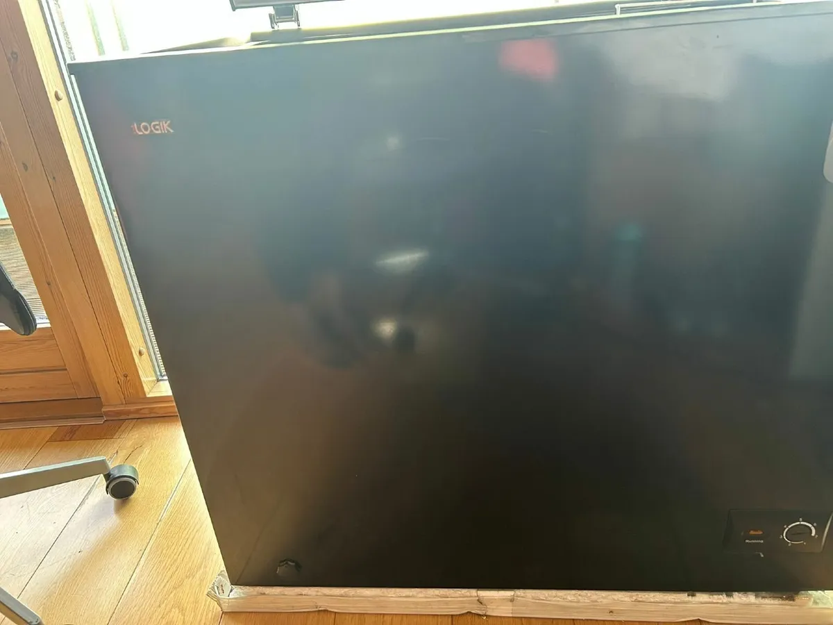 White Freezer - LOGIK L200CFB18 Chest Freezer - - Image 1