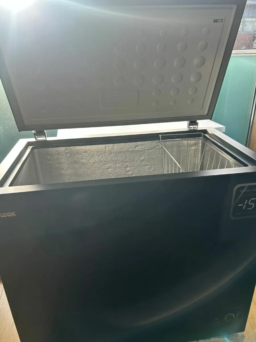 White Freezer - LOGIK L200CFB18 Chest Freezer - - Image 3