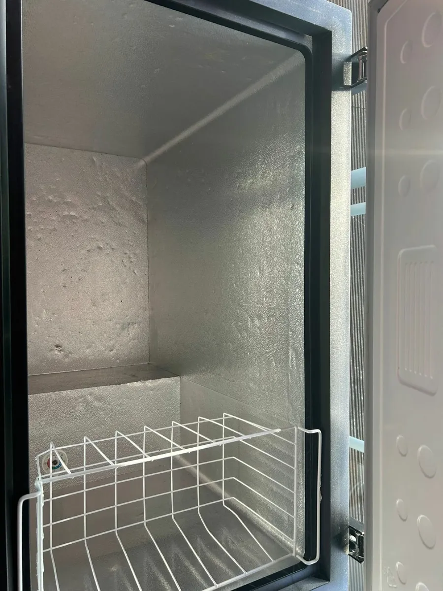 White Freezer - LOGIK L200CFB18 Chest Freezer - - Image 4