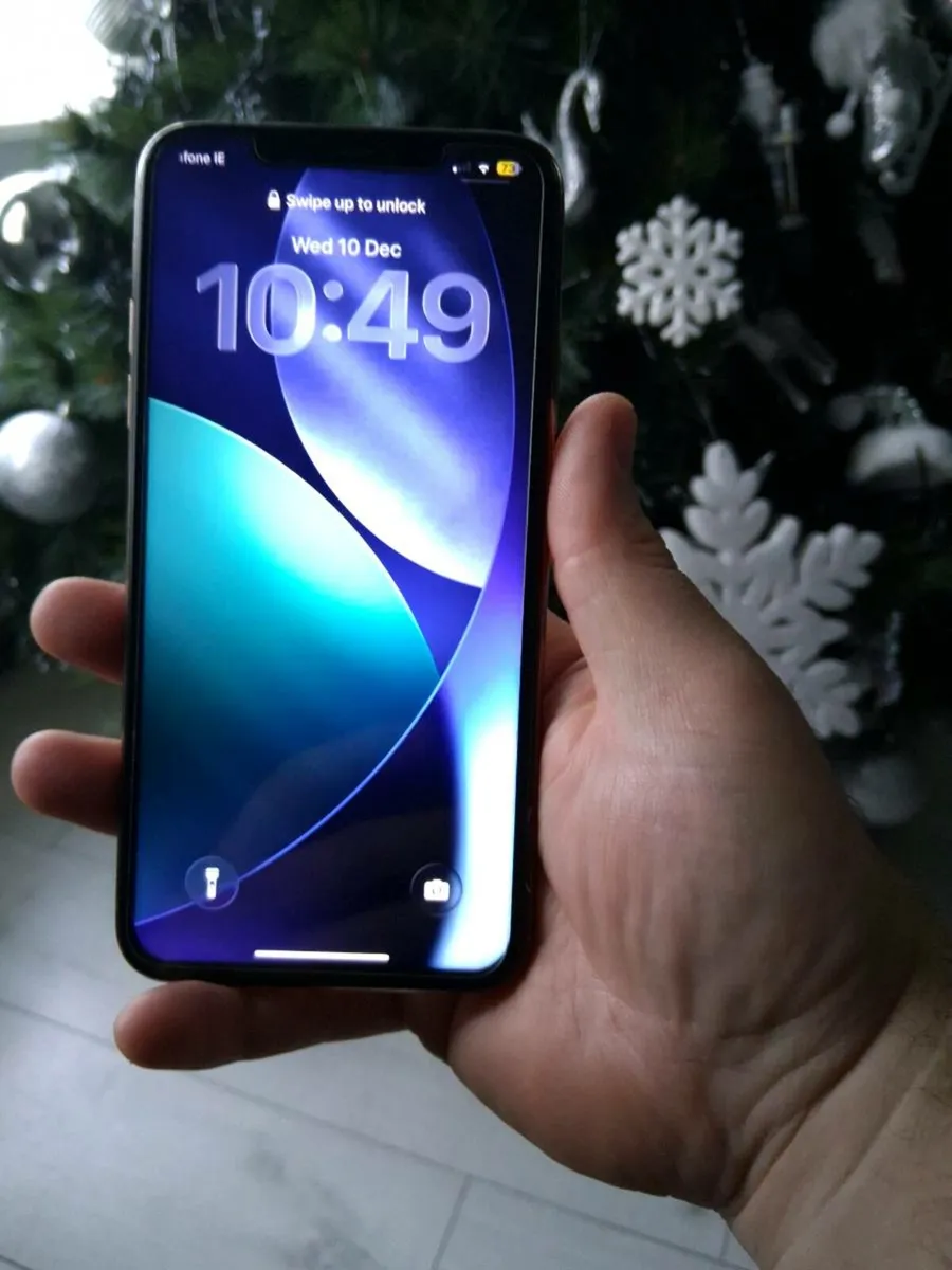 Iphone 11 pro Max Rose gold like new - Image 1