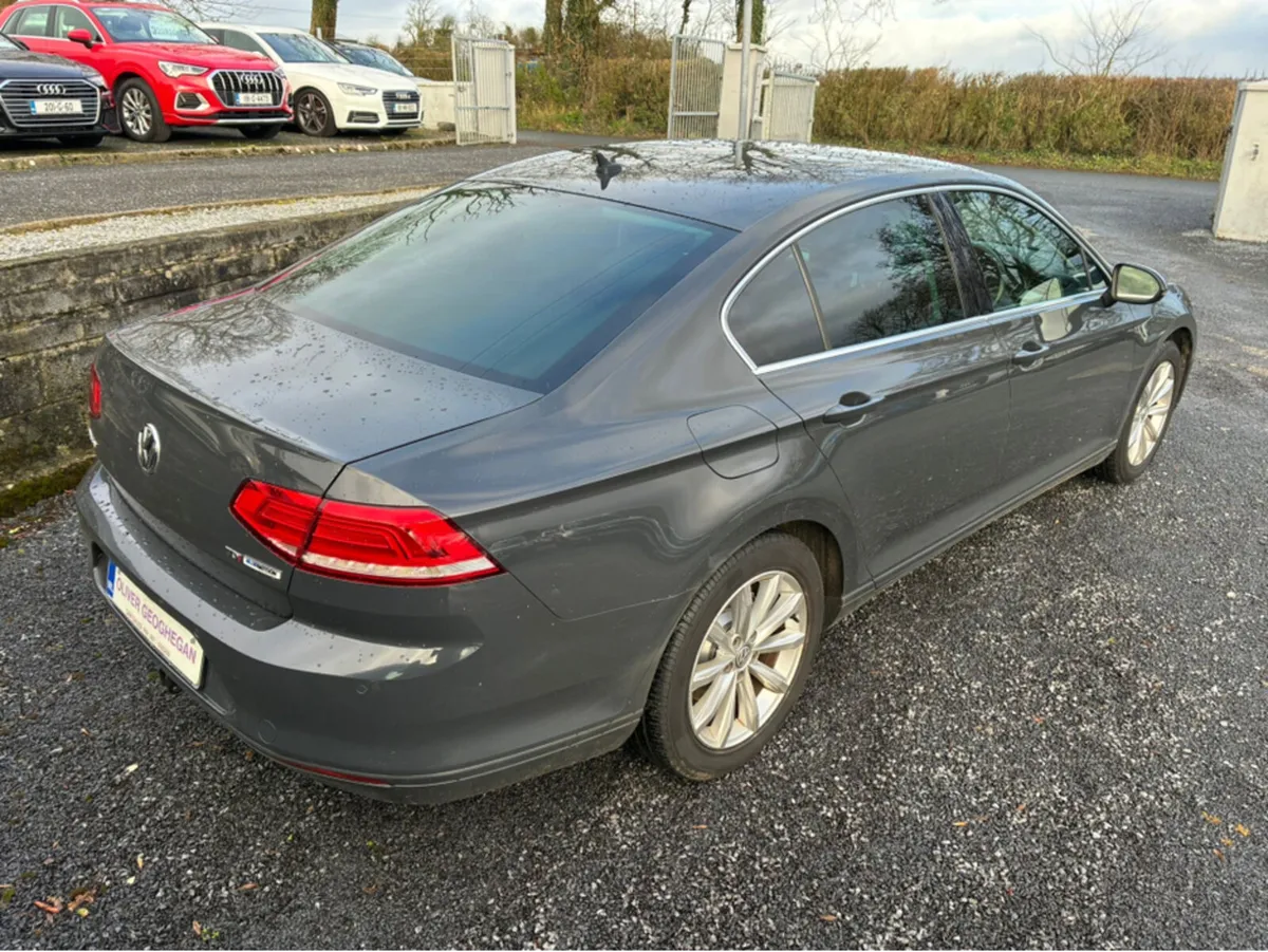 Volkswagen Passat 1.6 TDI SE BLUEMOTION - Image 2
