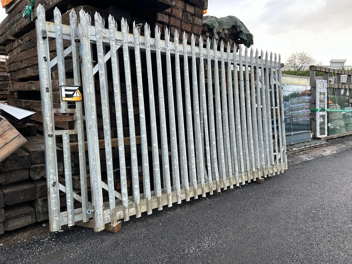 Palasade security/yard gates - Image 1