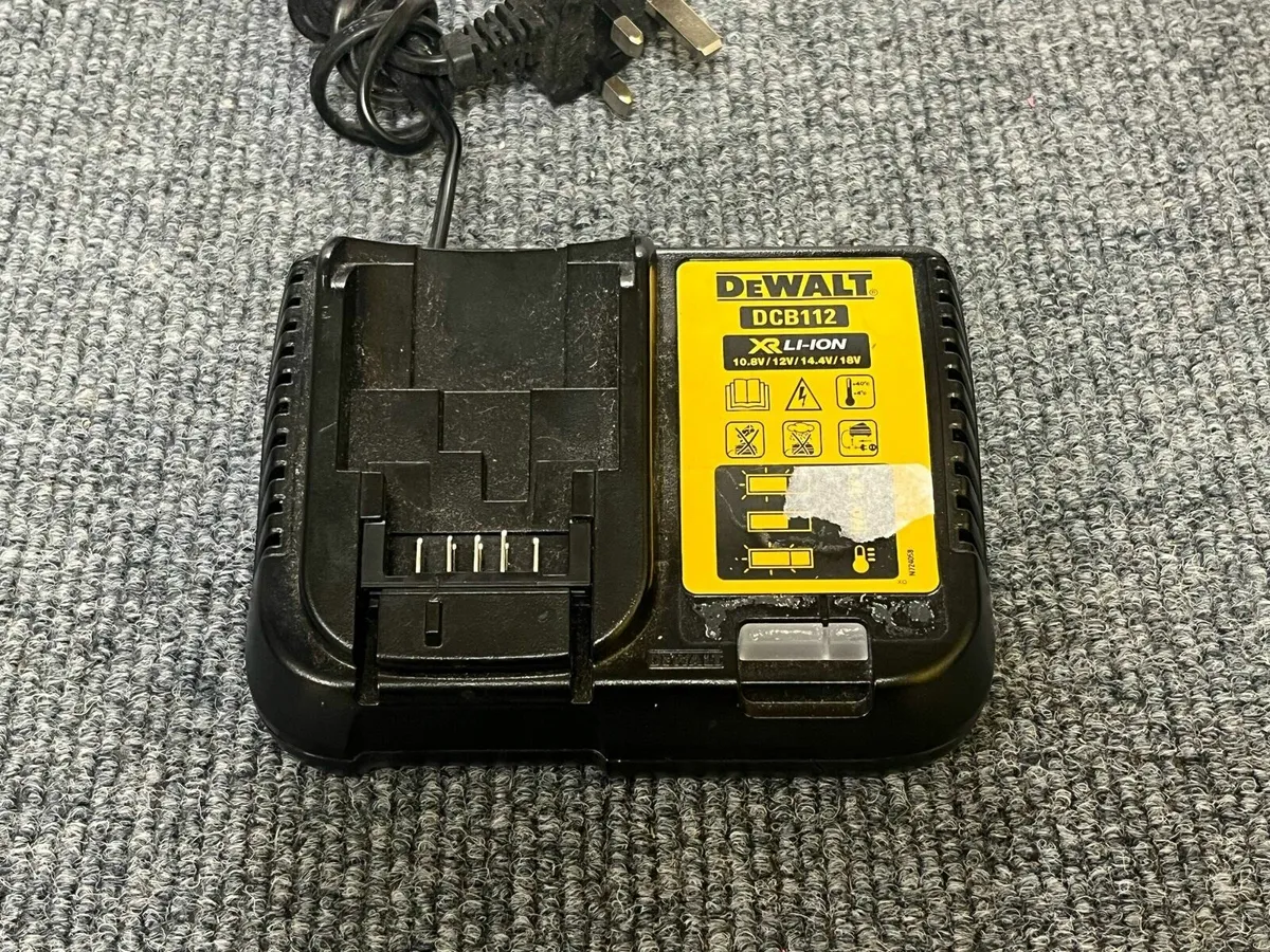 DeWalt Charger DCB112 - Image 1