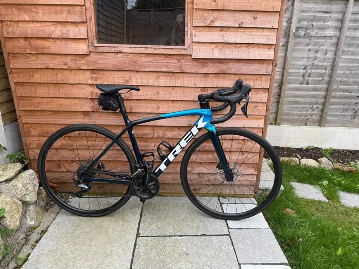 Trek Emonda SL5 Shimano 105 Disc Full Carbon Road Bike - Size 52 - Image 2