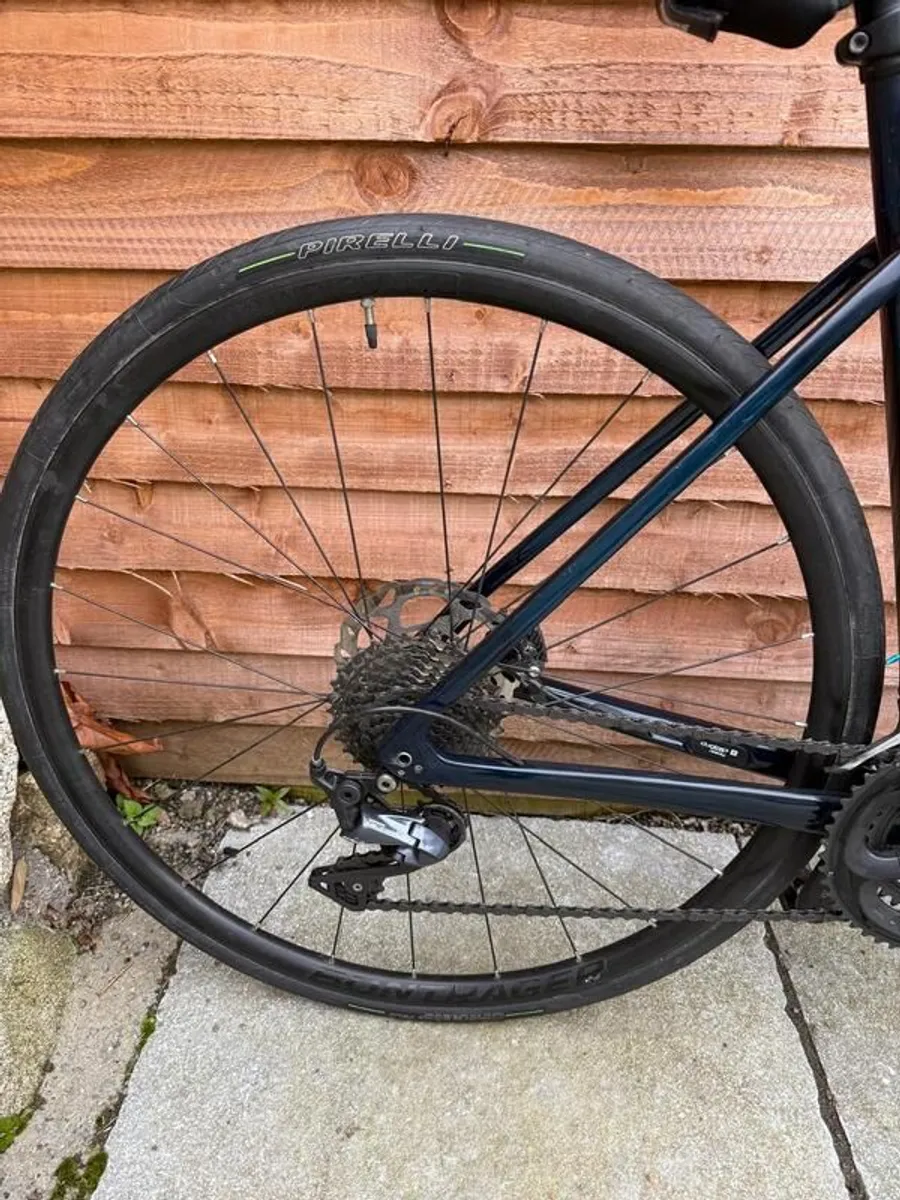 Trek Emonda SL5 Shimano 105 Disc Full Carbon Road Bike - Size 52 - Image 4