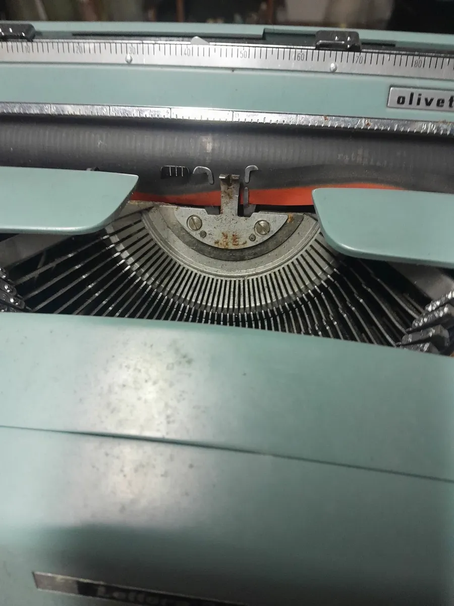 Olivetti lettera 33 typewriter - Image 3