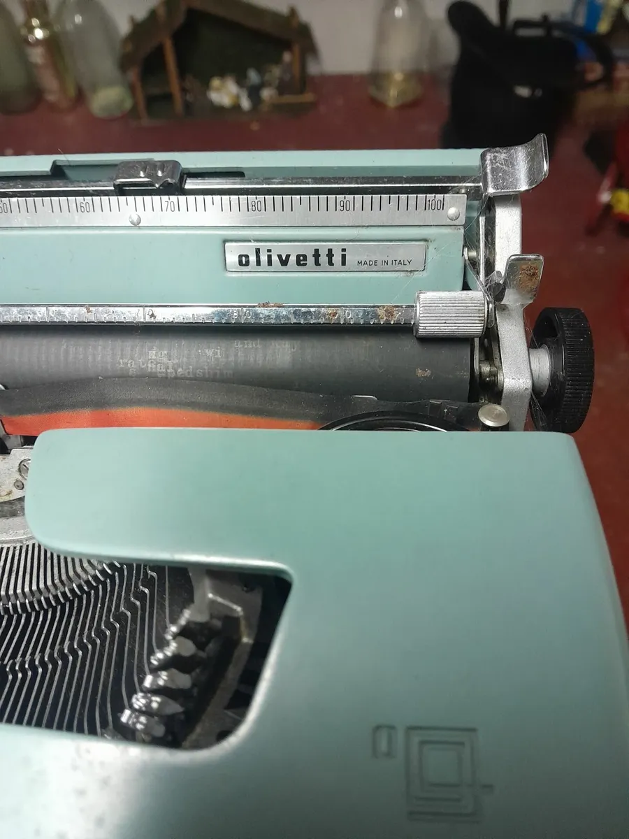 Olivetti lettera 33 typewriter - Image 4