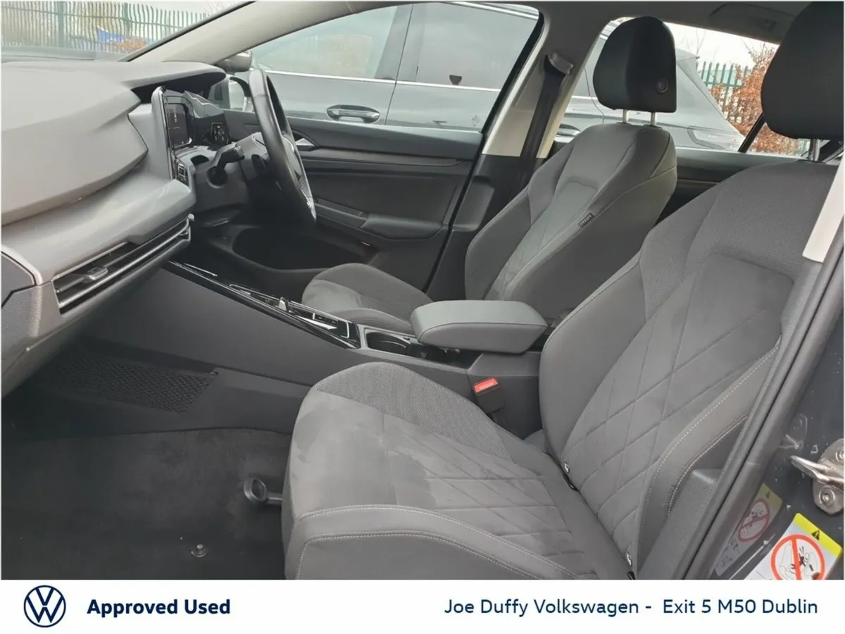 Volkswagen Golf Style Tsi E-Hybrid S-A  Style  TSi - Image 4