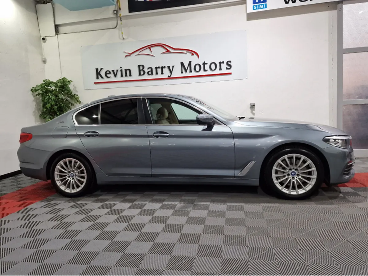 BMW 5-Series 530E SE (PLUG IN HYBRID) AUTOMATIC ** - Image 4