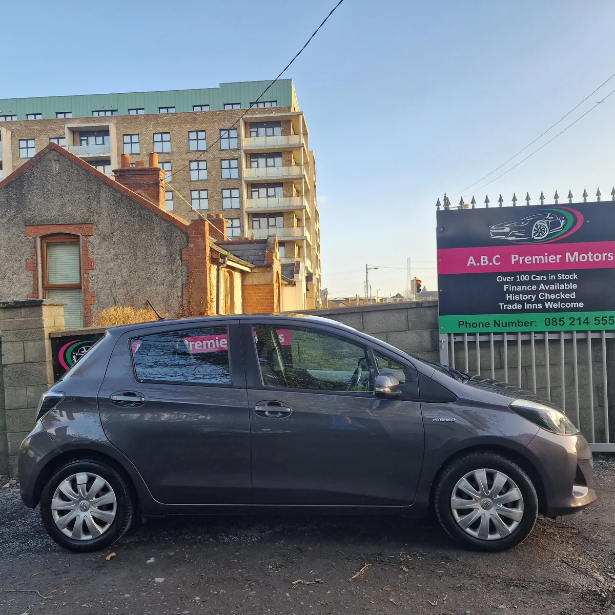 Toyota Yaris 2014 - Image 2