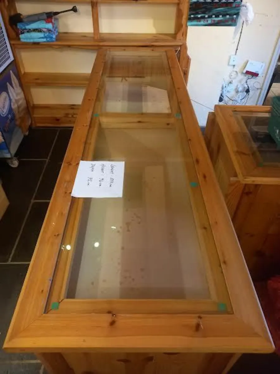 Display Cabinets an Counter - Image 3