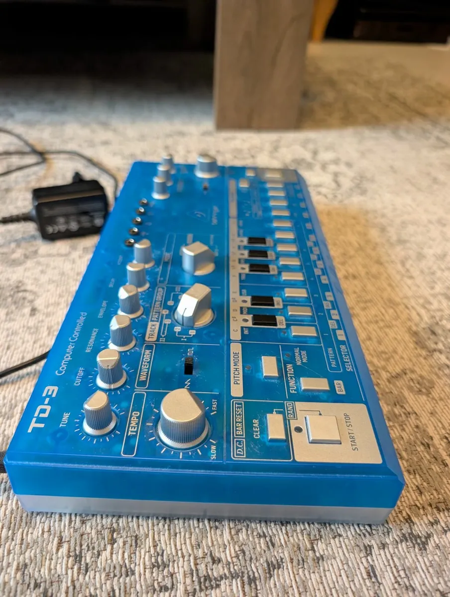 Behringer TD3-BB Synthesizer - Image 1