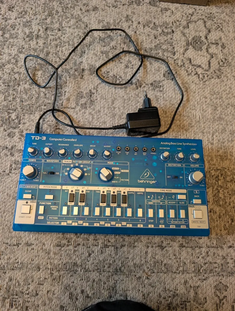 Behringer TD3-BB Synthesizer - Image 2