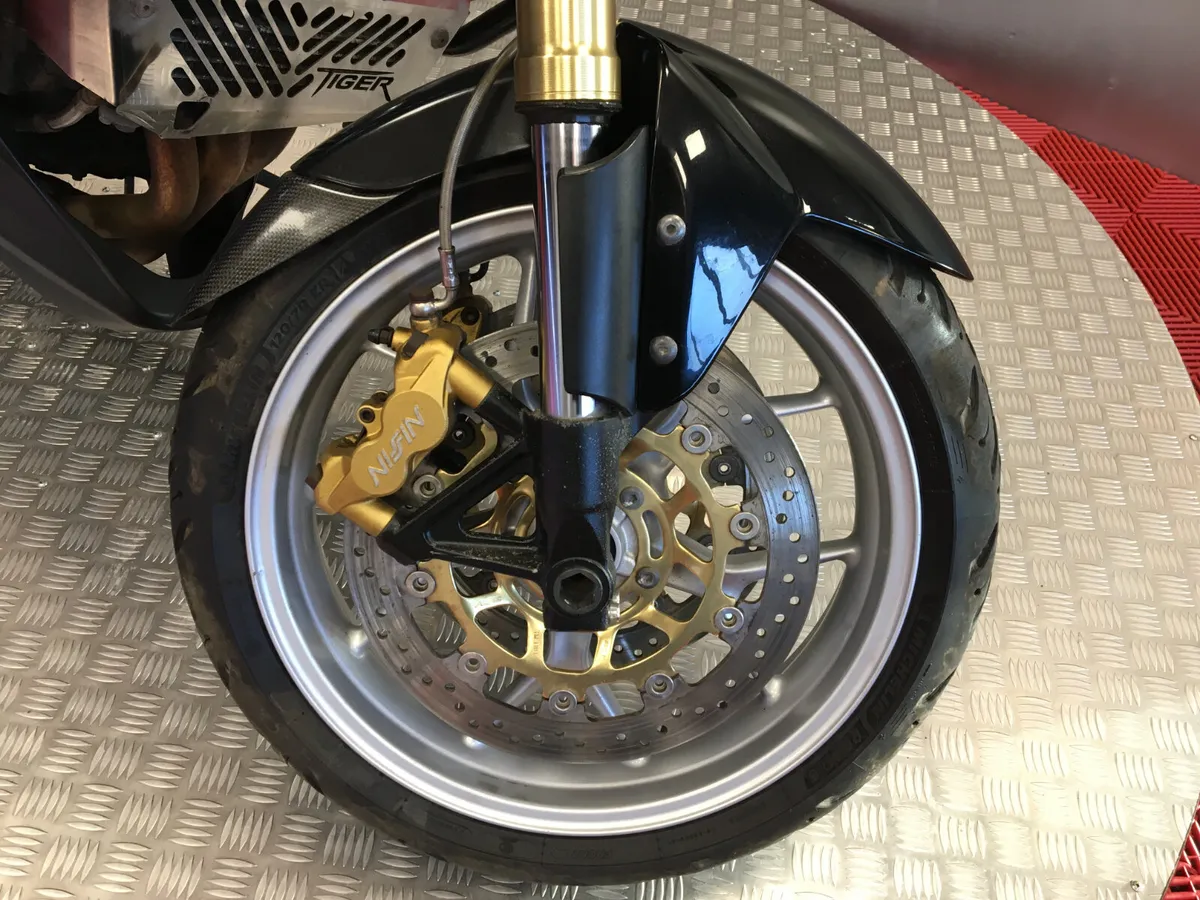 2011 Triumph Tiger 1050 - Image 3