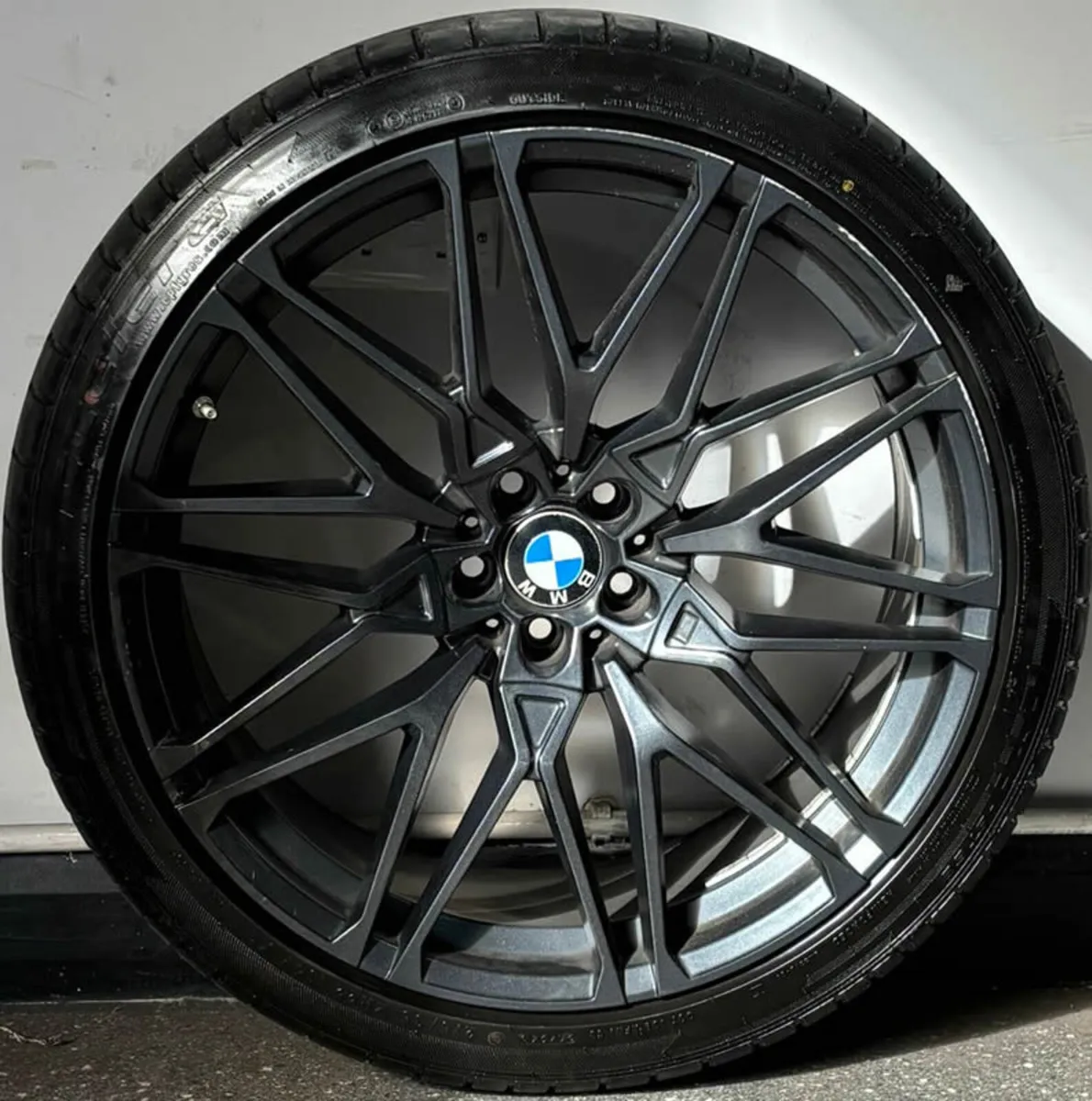 22" G05 X5M Competition Style Alloy Wheels & Tyres - Image 2