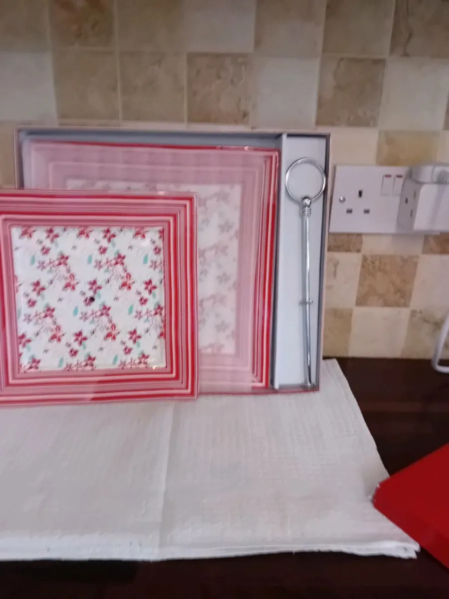 2 TIER SQUARE CAKE PLATES NEW BOXED - Image 3