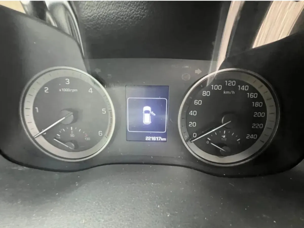 171 Hyundai Tucson 2.0 Diesel 4X4 top spec - Image 4