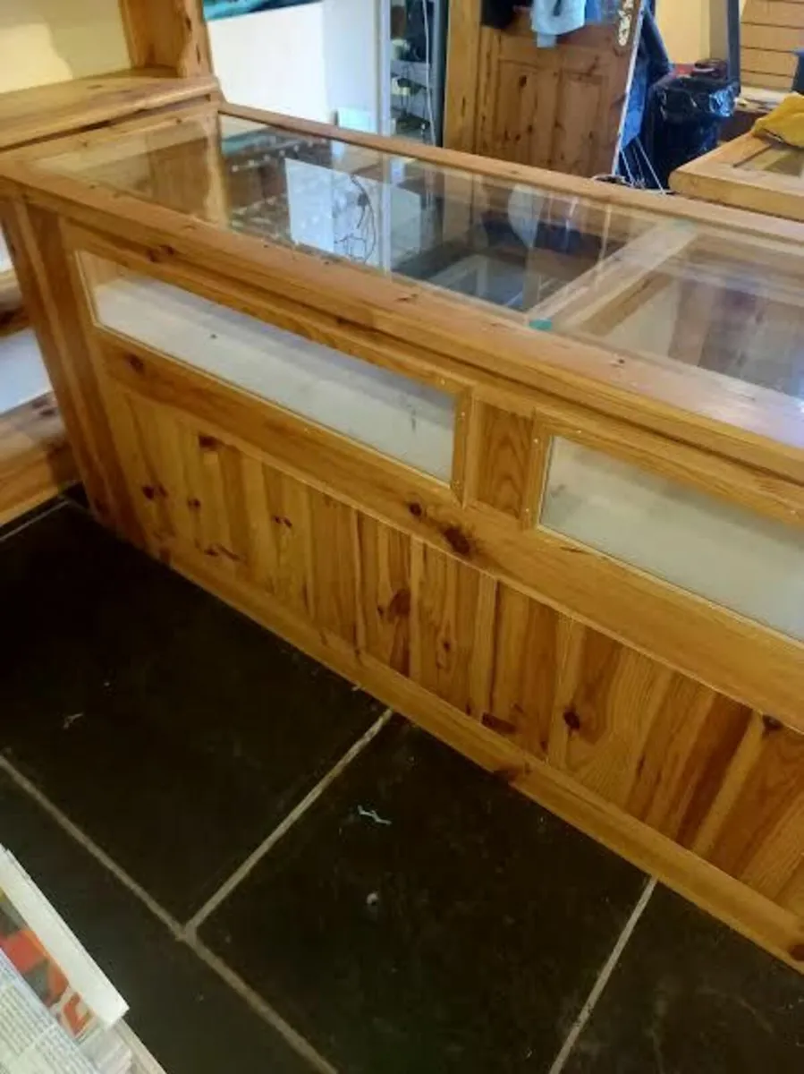 Display Cabinets an Counter - Image 2