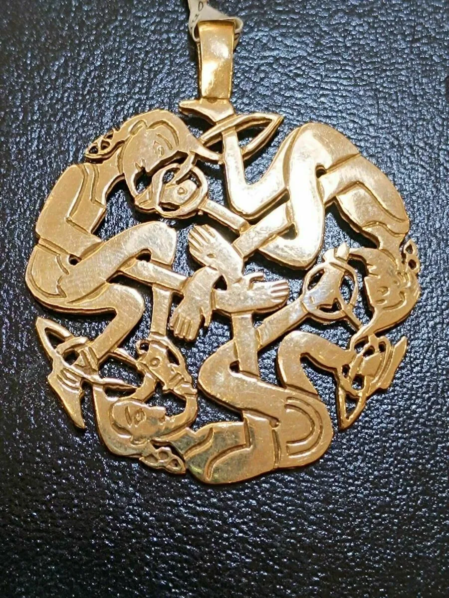 9k Gold Large Celtic Beard Pullers Pendant - Image 1