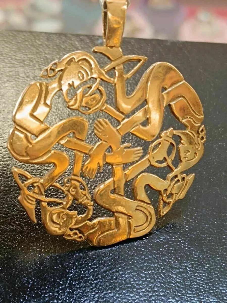 9k Gold Large Celtic Beard Pullers Pendant - Image 3