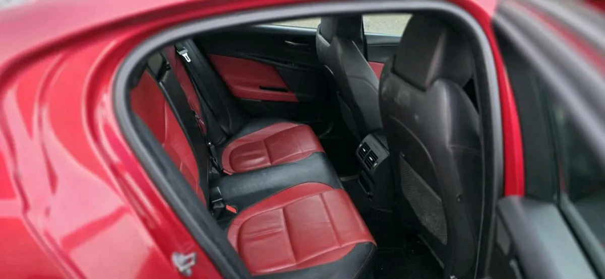 Jaguar xe 152 - Image 4