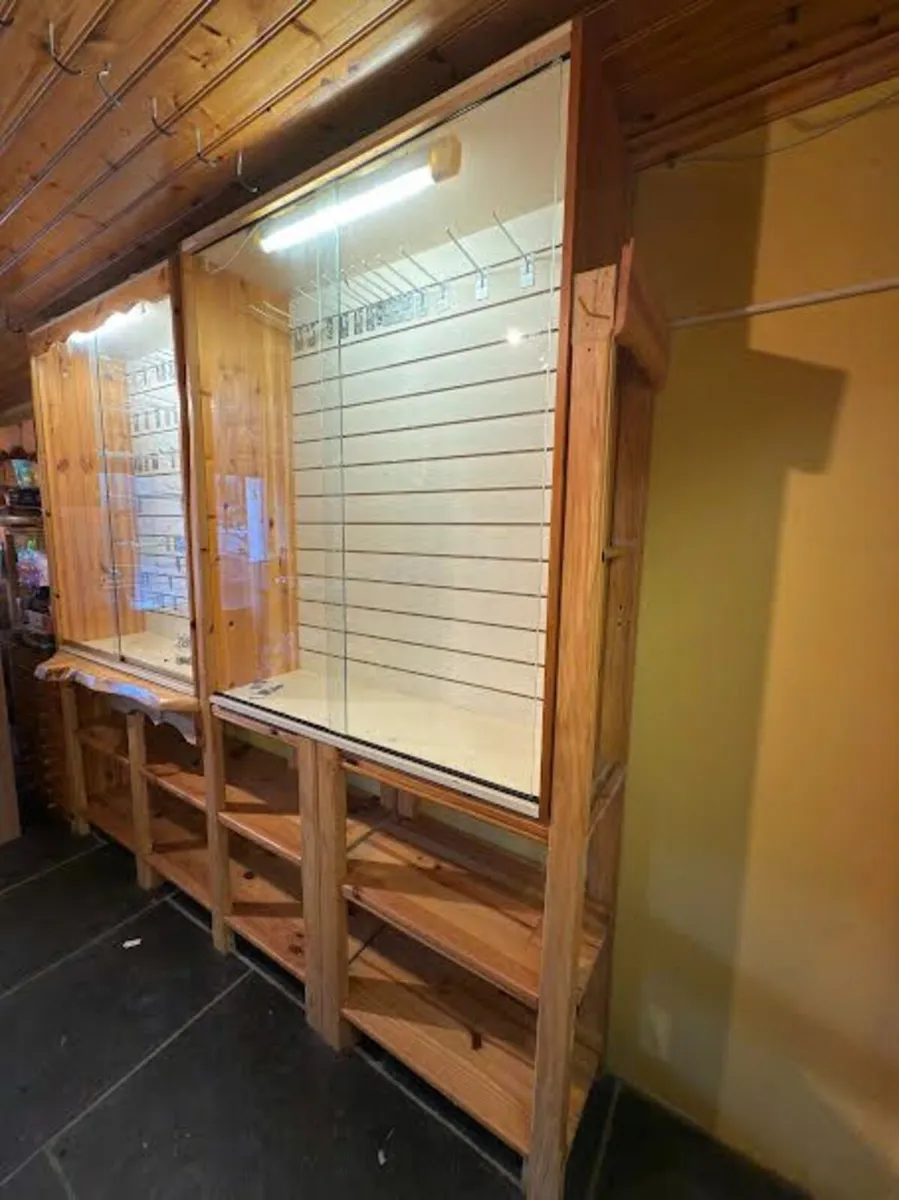 Display Cabinets an Counter - Image 4