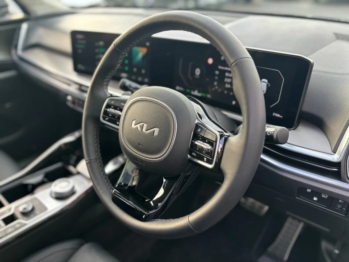 Kia Sorento 1.6 Plug in hybrid ( 7 Seats ) - Image 2