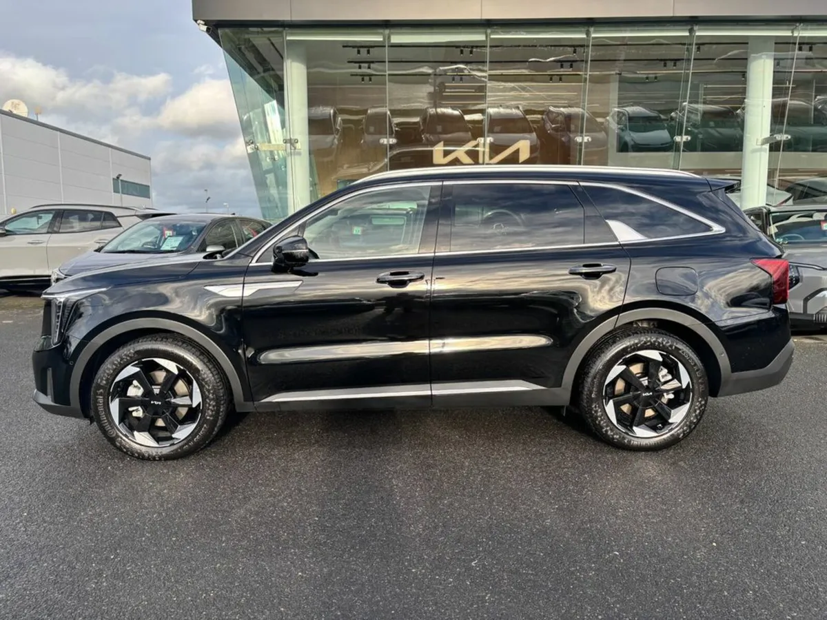 Kia Sorento 1.6 Plug in hybrid ( 7 Seats ) - Image 3