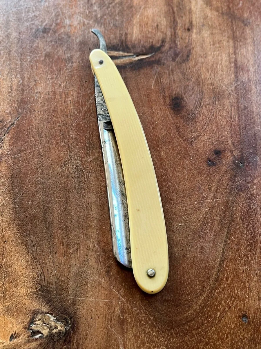 Vintage Straight Razors - Image 1