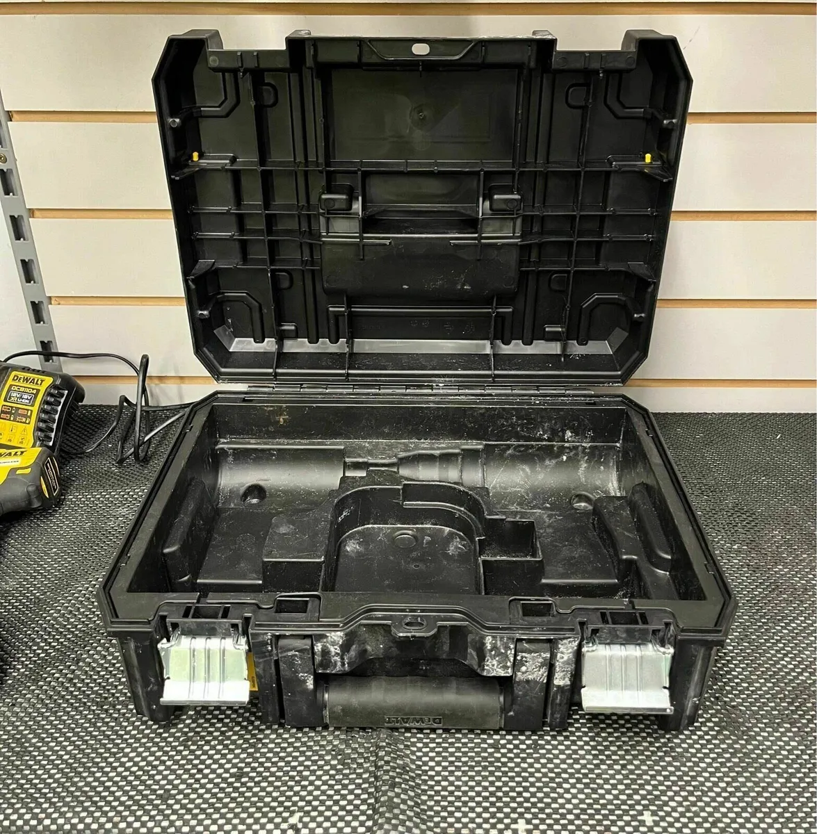 DeWalt Cordless Drill + Impact Driver - Image 4