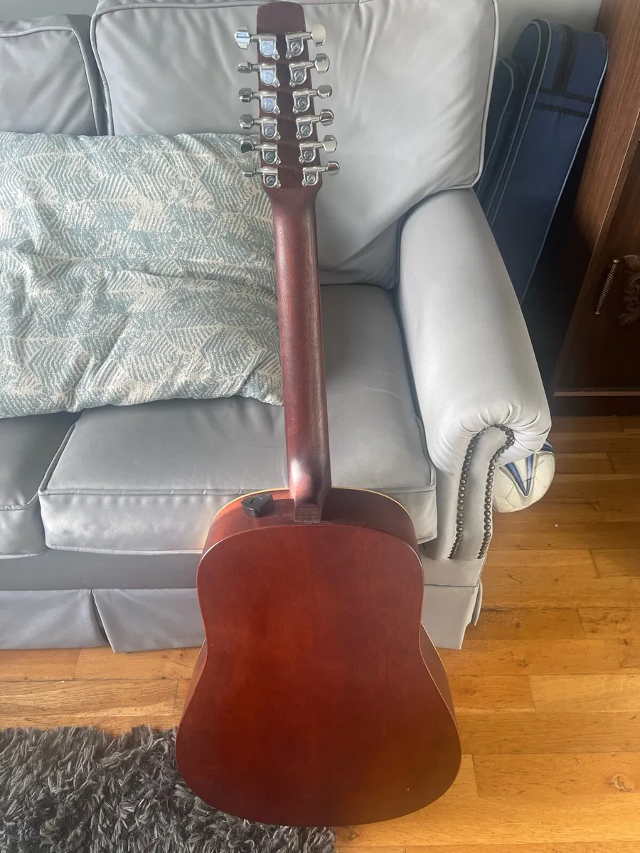 Guitars and banjo - Image 3