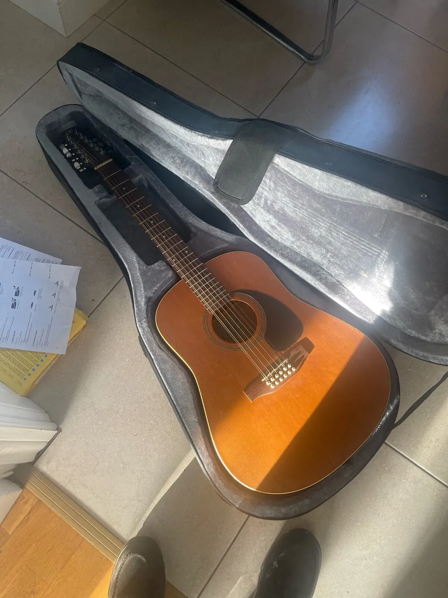 Guitars and banjo - Image 4