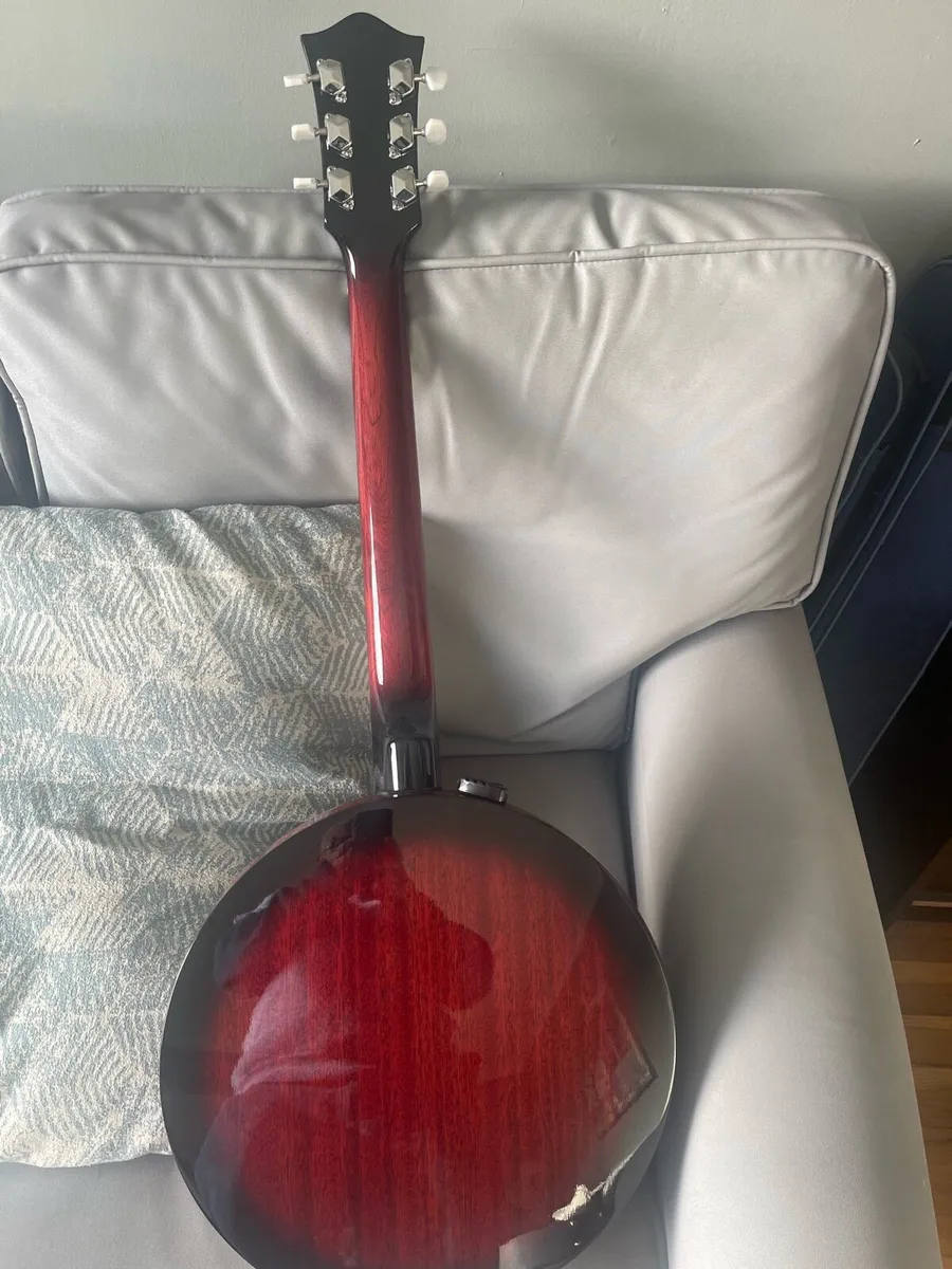 Guitar and banjo - Image 2