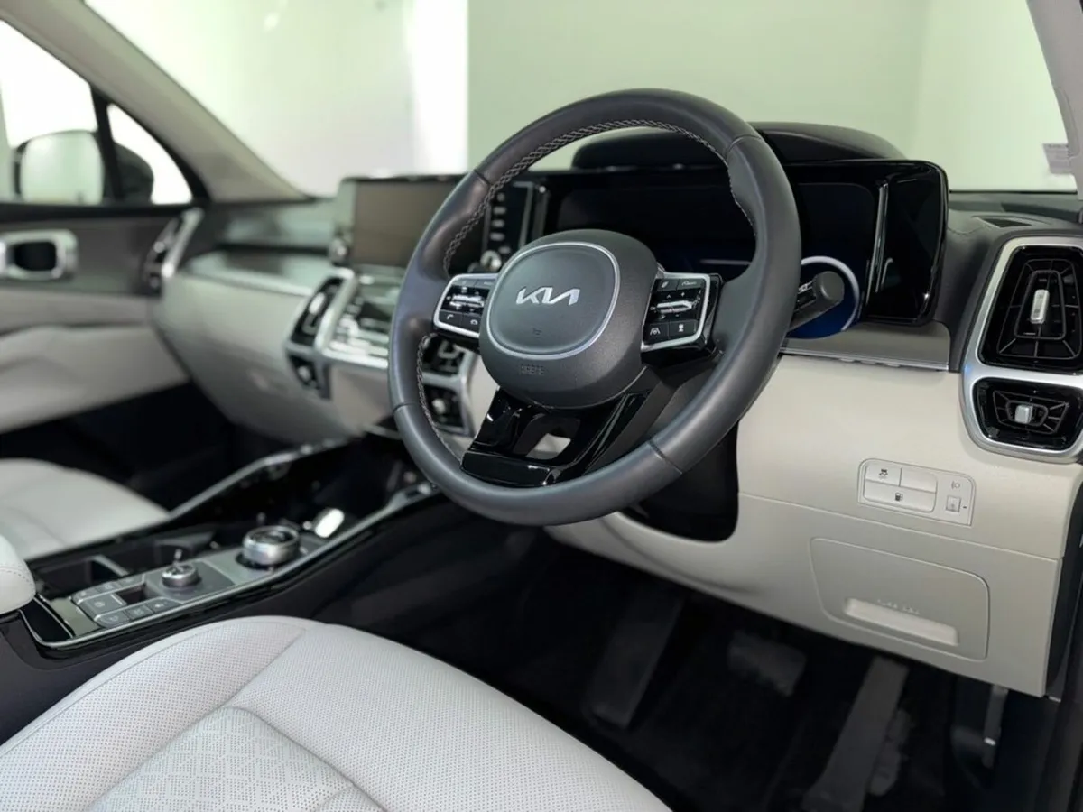 Kia Sorento Phev K3 5DR Auto - Image 2