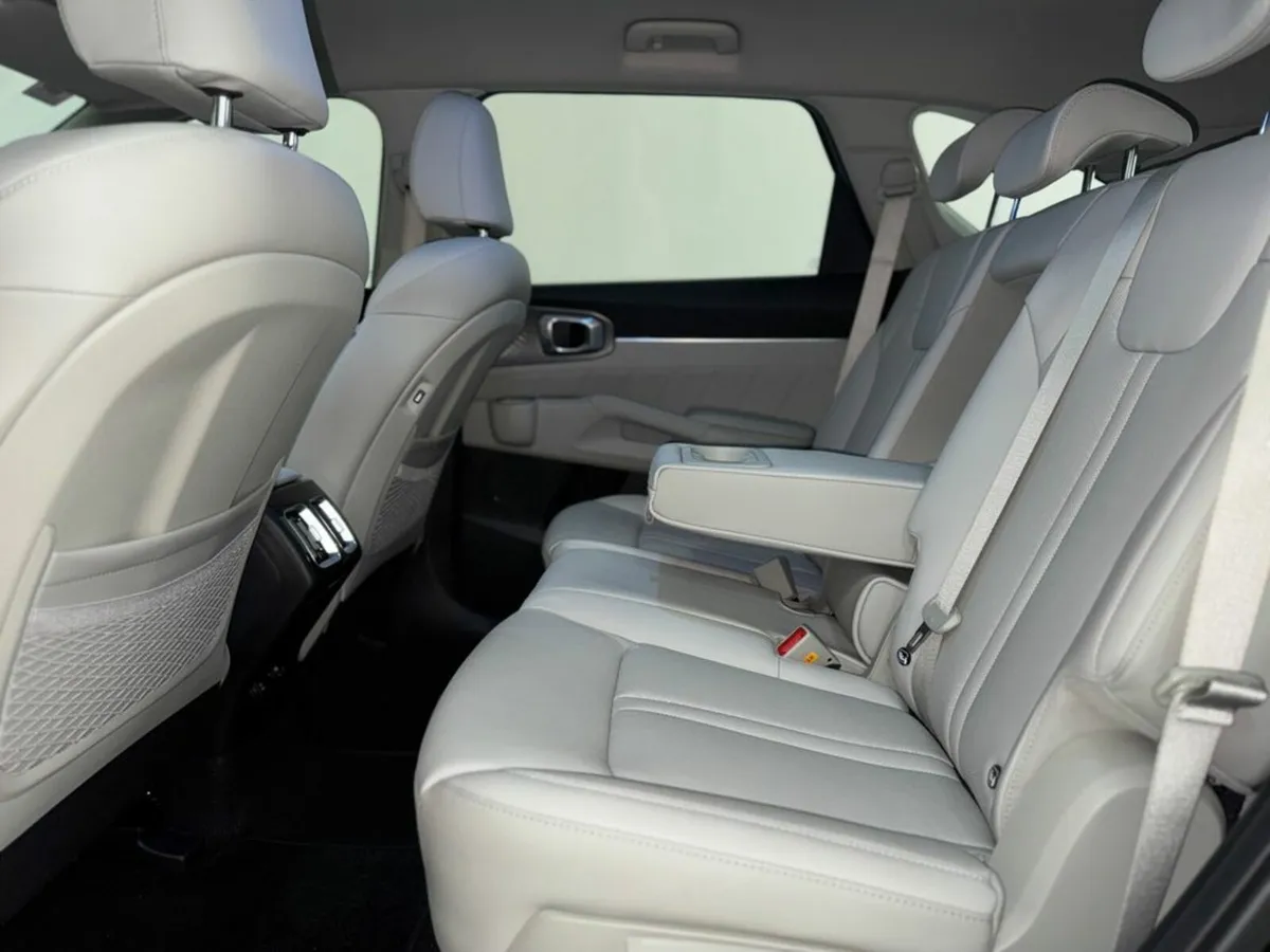 Kia Sorento Phev K3 5DR Auto - Image 4