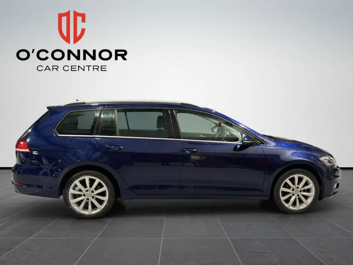 Volkswagen Golf "premium comfort, big space, effor - Image 4