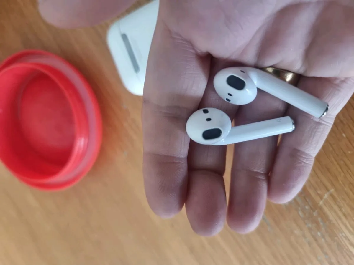 Apple air pods - Image 4