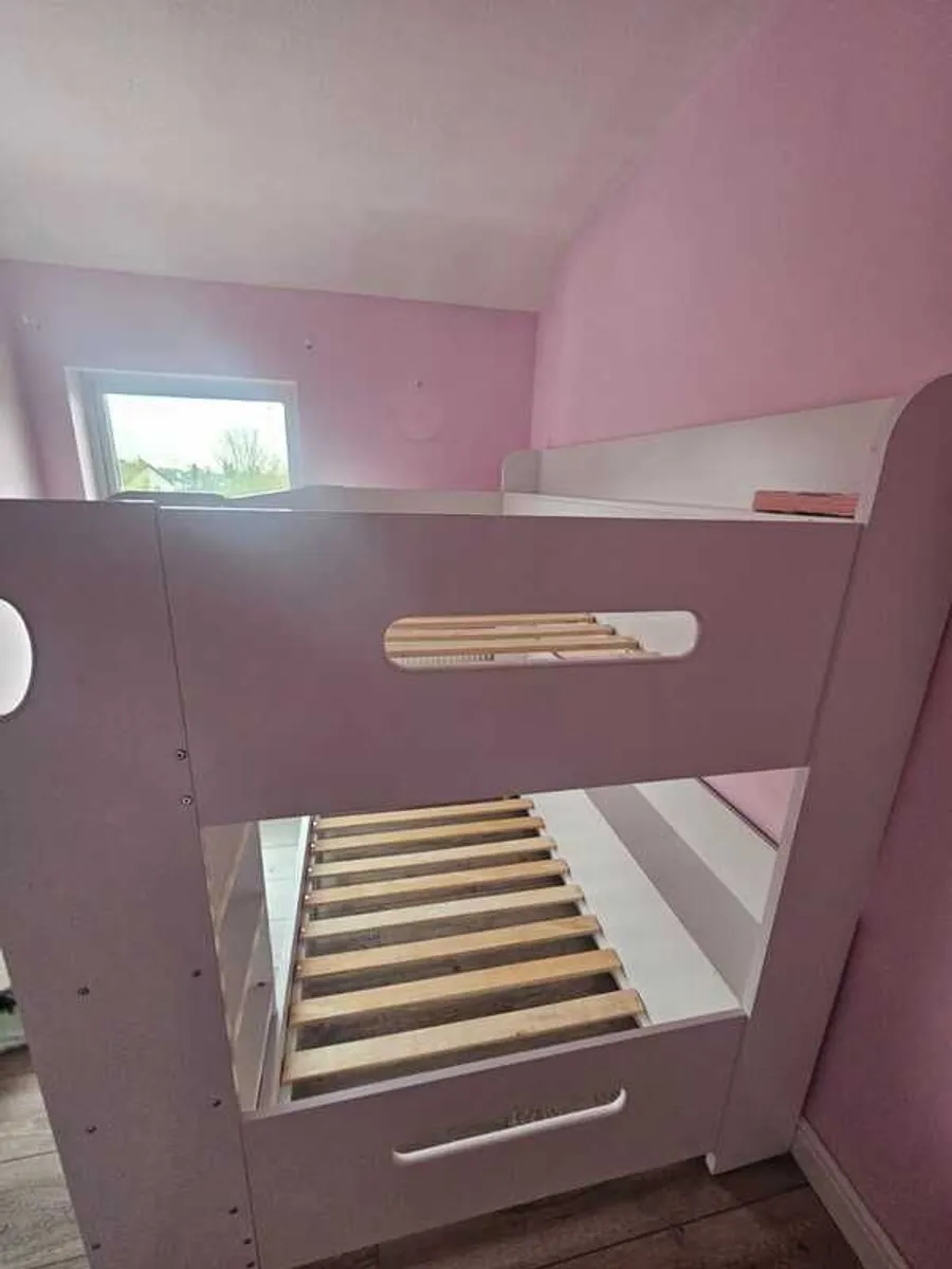 Bunk beds - Image 1