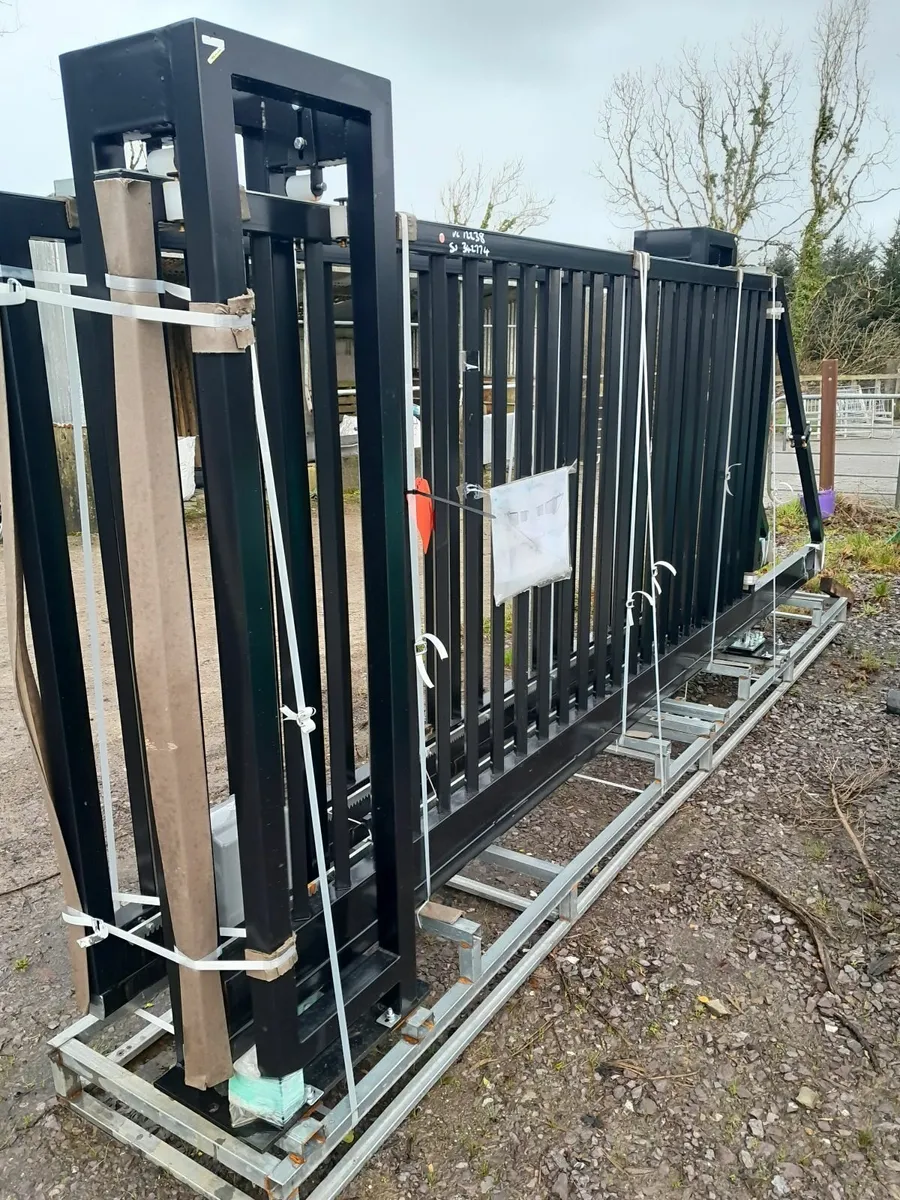 32ft Cantilever Electric Gate - Image 2