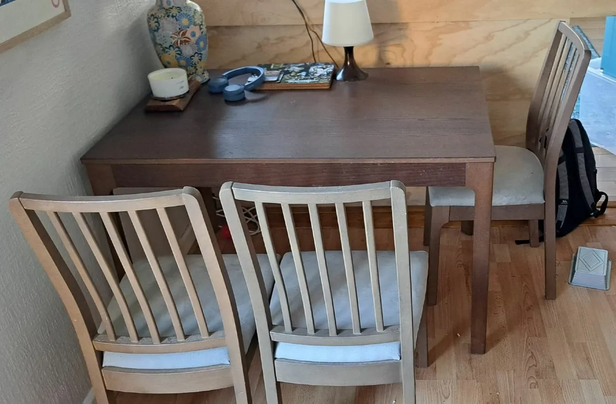Table and 4 chairs - Image 2